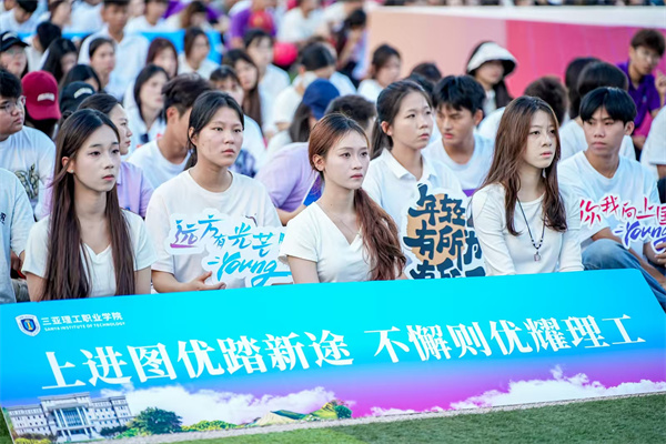 def8abf4a8745201ceac913d0f4ef7c3.jpg